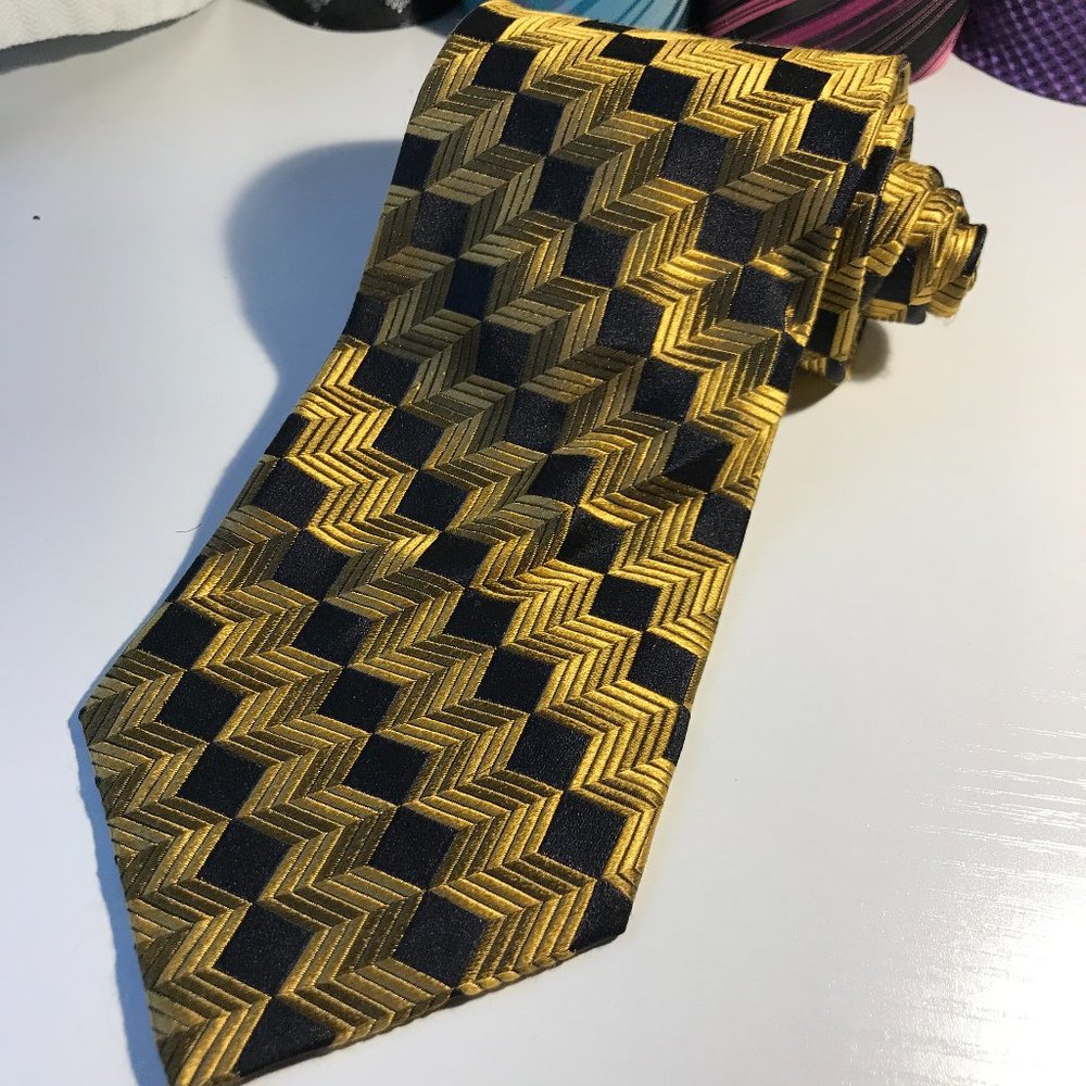 Solitaire Neck Tie